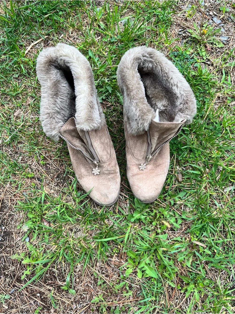 Hush Puppies Size 9W Woman Taupe Faux-Fur Fold-Over Ankle Boots - Picture 2 of 9